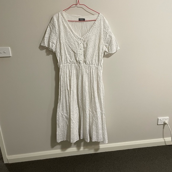 Portmans size 16 Broderie dress in excellent condition - Picture 2 of 4